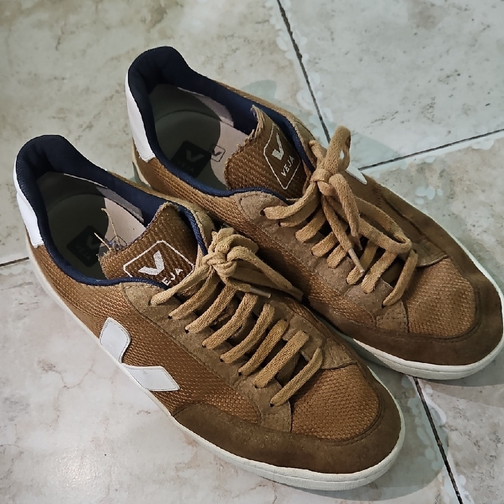 Veja Men's Brown and White Sneakers